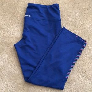 Soffe DRI Low Rise Capri Active Leggings (EUC)
